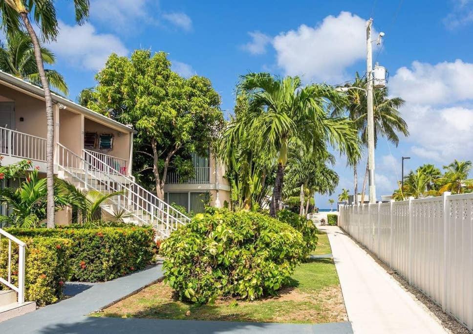 Beach Living At Island Pine Villas George Town Exterior foto